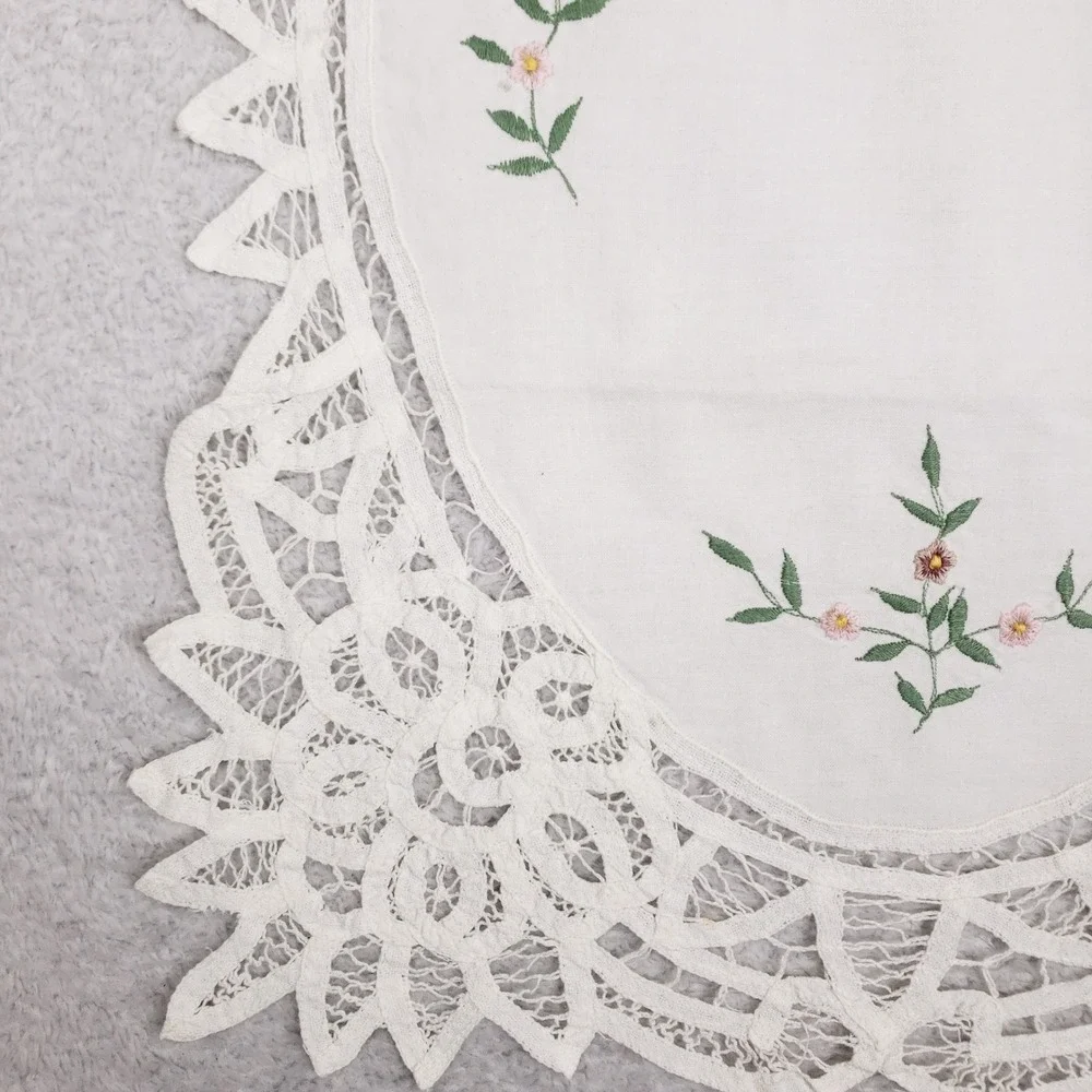 Vintage White Embroidered Floral Table Runner Scalloped Lace Trim 33x15